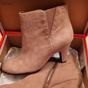 New in Box Aerosoles Tan Heeled Booties